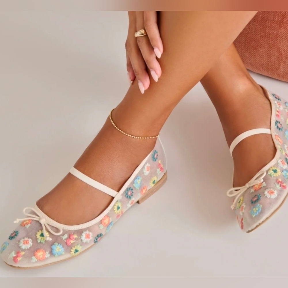 💛▪️Dolce Vita ▪️Floral Ivory Mesh CADEL Embroidered Ballet Flats Size 7 8 - Picture 1 of 12
